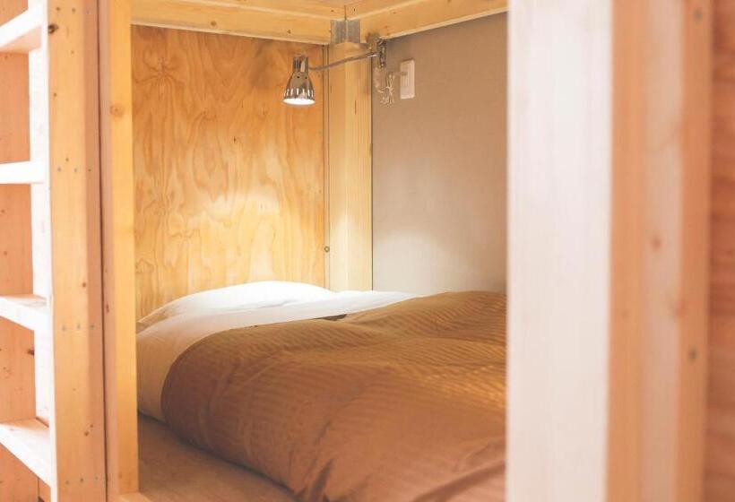 Четырехместный номер эконом класса с общей ванной комнатой, Noboribetsu Guest House Aka & Ao