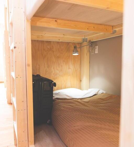 Четырехместный номер эконом класса с общей ванной комнатой, Noboribetsu Guest House Aka & Ao