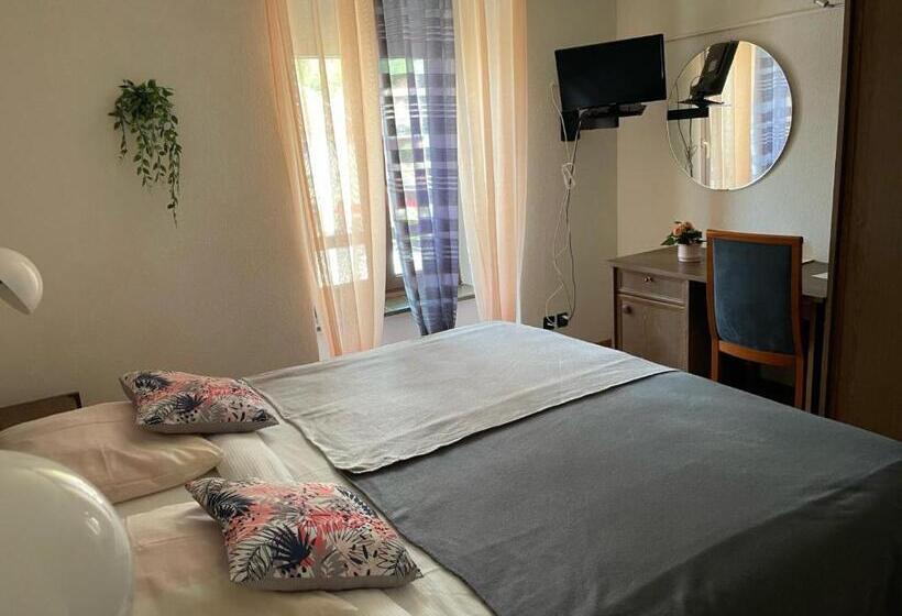 Номер Стандарт, Hôtel La Fontaine