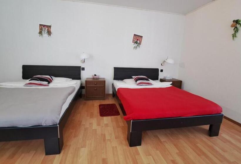 Трехместный Номер Классика, Hôtel La Fontaine