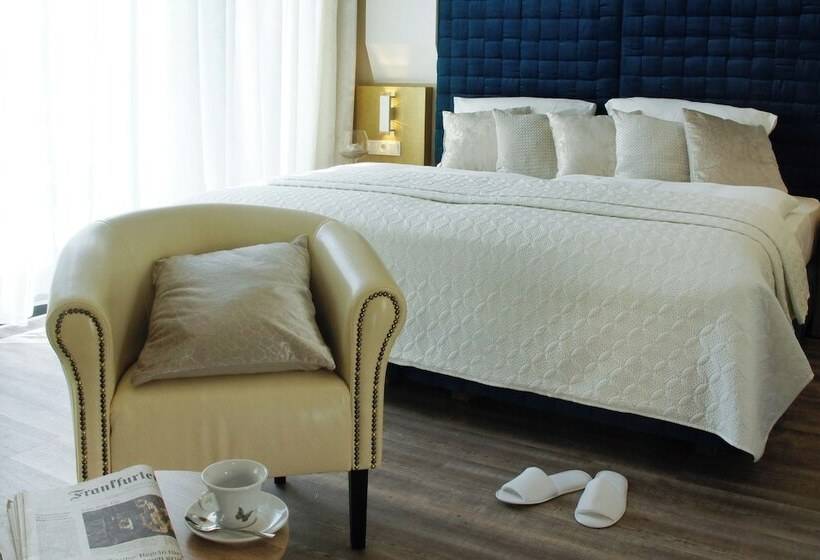 اتاق لوکس با بالکن, Athen Kelsterbach Frankfurt Airport