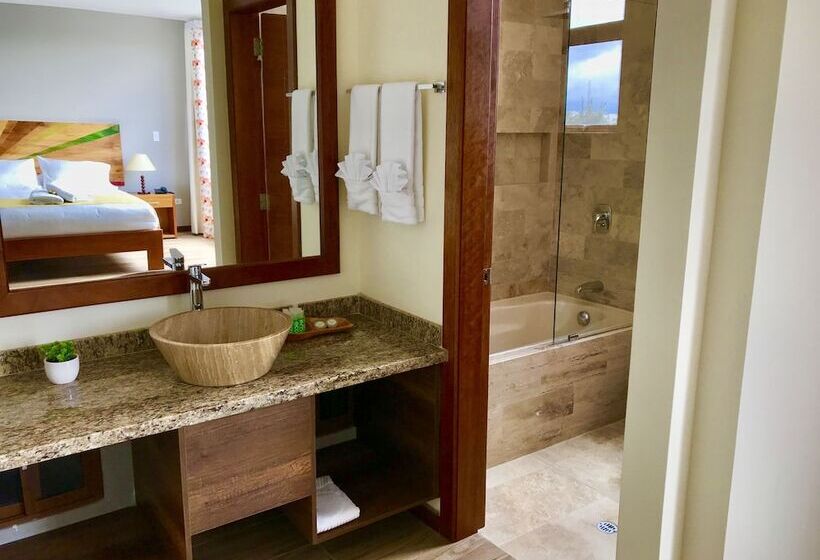 Quarto Deluxe, Ilalo Garden Hotel & Restaurant