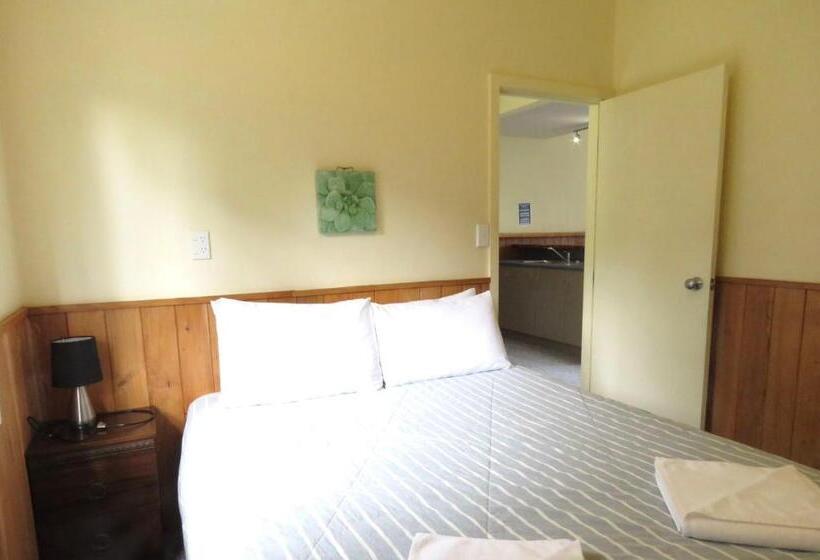 家庭间, Mystery Creek Motel