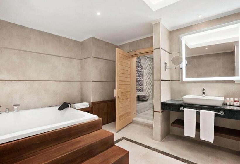 سوئیت با تخت بزرگ, Ramada Plaza By Wyndham Rize