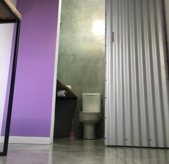 Номер Deluxe с Балконом, Crash Pad Adventure Hostel