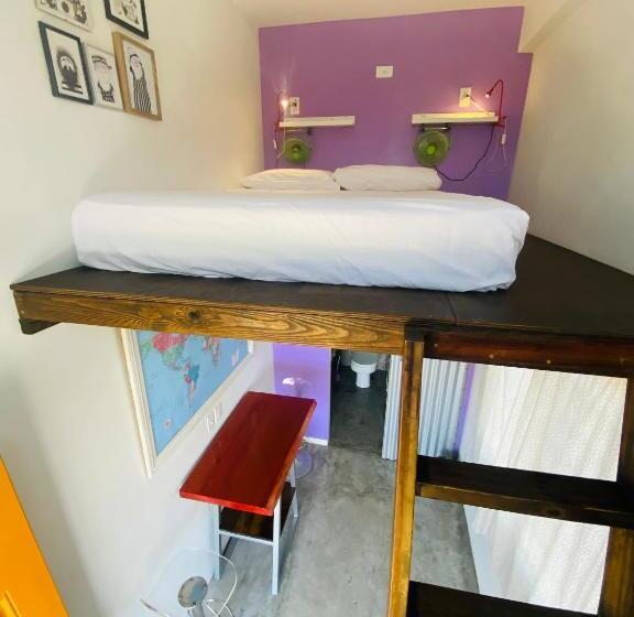 Номер Deluxe с Балконом, Crash Pad Adventure Hostel