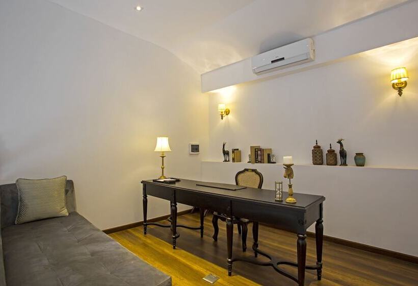 스위트, Le Thatluang D Or Boutique