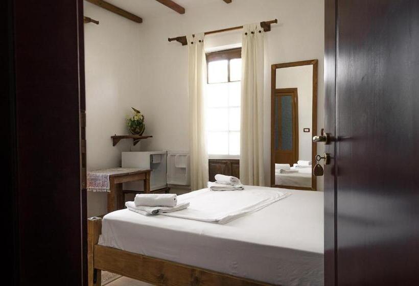 带阳台的豪华间, Maya Hostel Berat