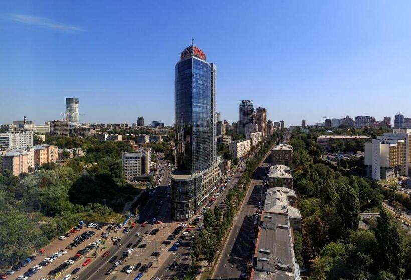 اتاق سوپریور با تخت بزرگ, Sky Loft Hotel Kyiv By Rixwell International