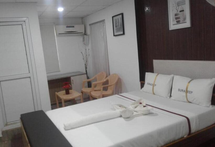 디럭스 룸, Suradeep Residency