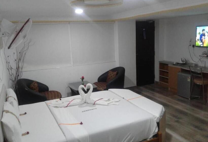 디럭스 룸, Suradeep Residency