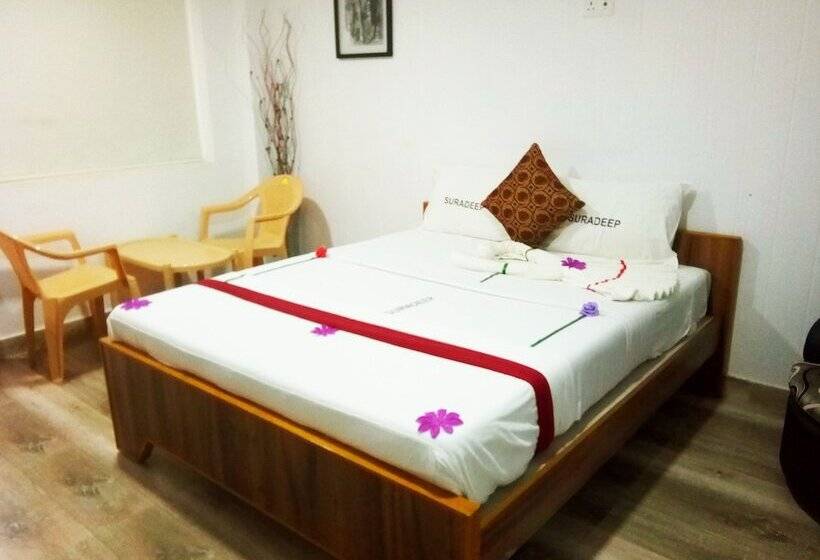 디럭스 룸, Suradeep Residency