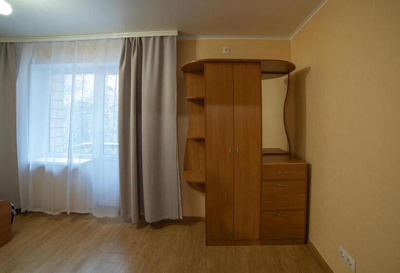 اتاق استاندارد با سرویس بهداشتی مشترک, Sacvoyage