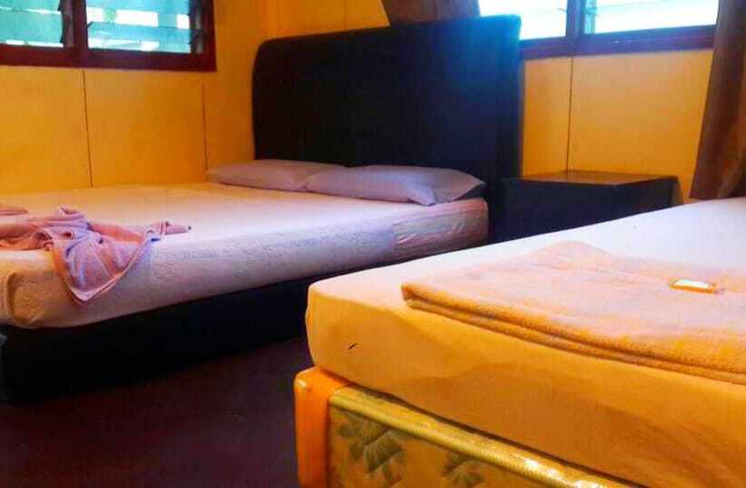 Семейный Номер, Sukau Backpackers B&b