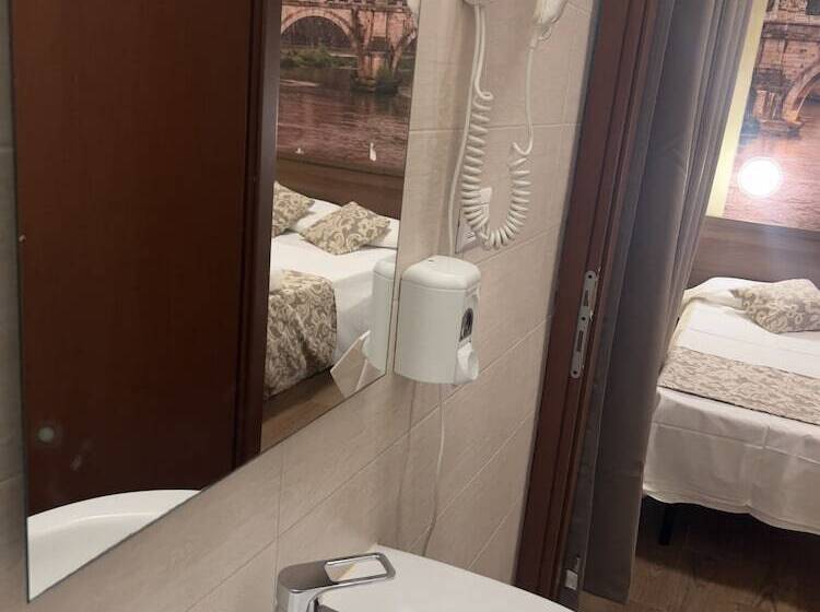 اتاق استاندارد یک تخته با سرویس بهداشتی مشترک, Albergo Corvetto Corso Lodi
