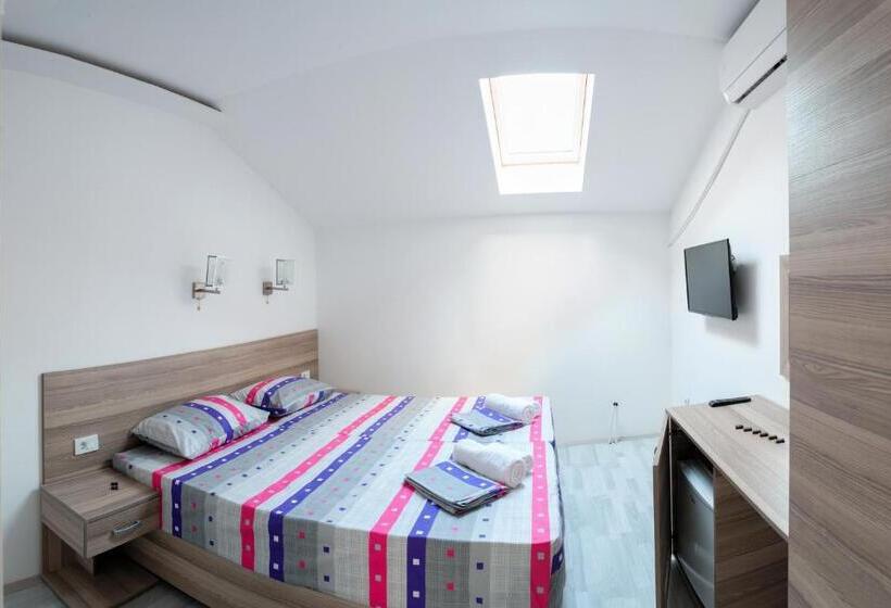 اتاق استاندارد, Atina Lux Hostel