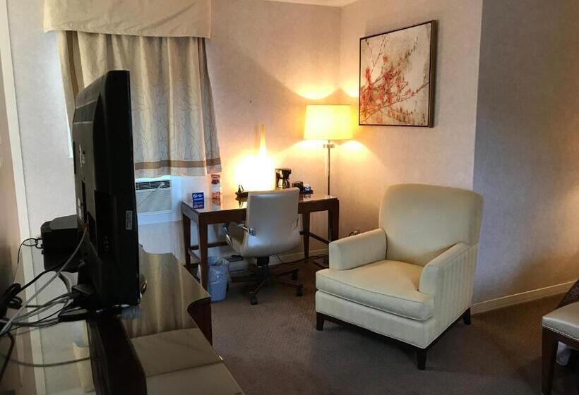 Номер Стандарт, Cardinal Court Motel