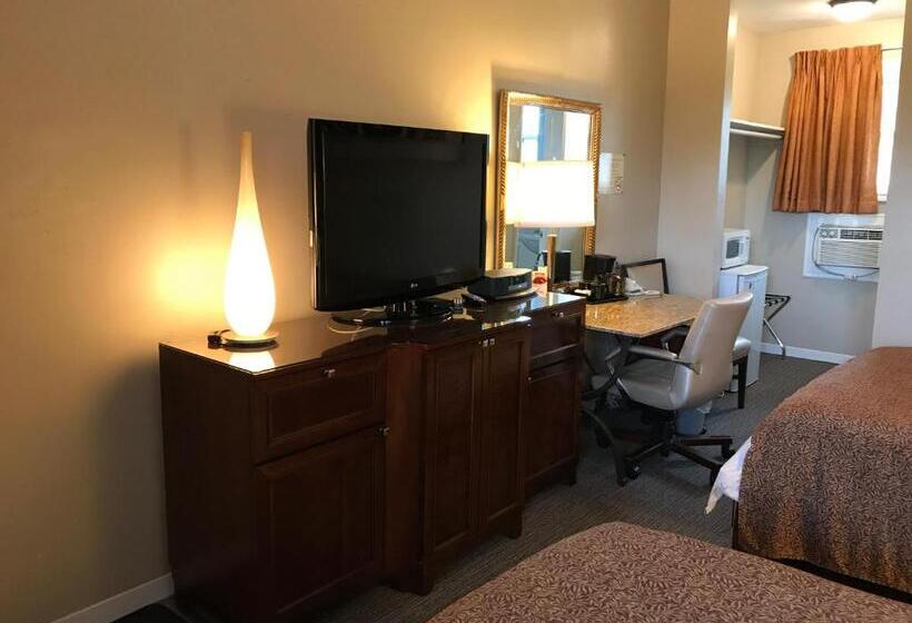 Номер Стандарт, Cardinal Court Motel