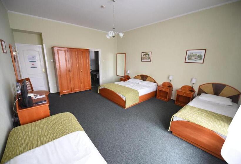 Четырехместный Номер Стандарт, Baross City Hotel   Budapest