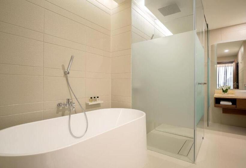 اتاق اجرایی با تخت بزرگ, Movenpick Hotel & Convention Centre Klia