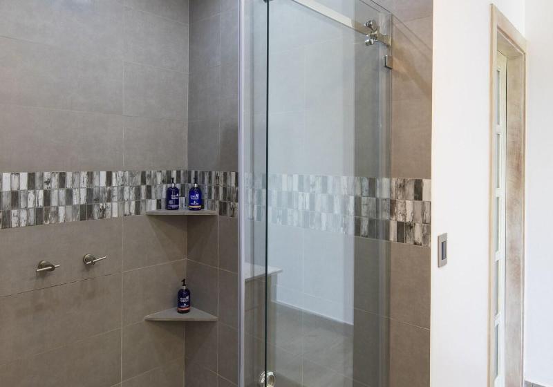 Quarto Estandar, O Pazo