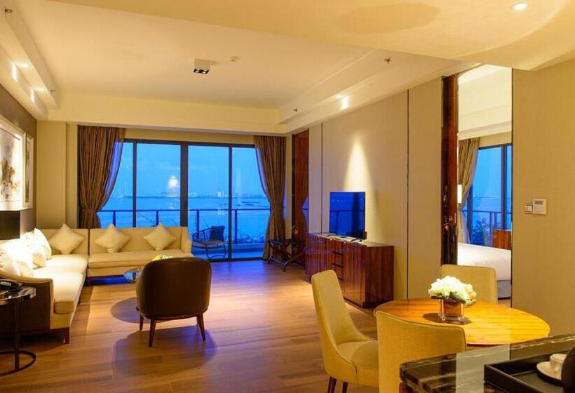 수피리어 스위트, Forest City Marina