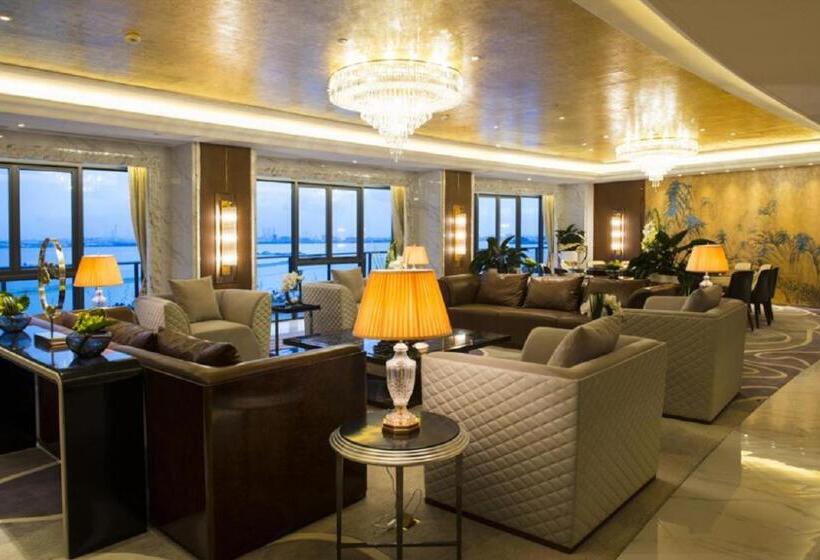 프레지덴셜 스위트, Forest City Marina