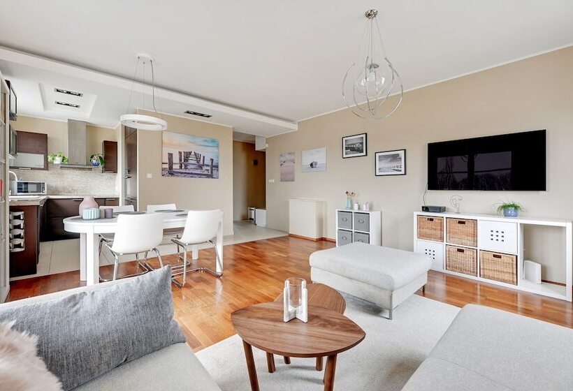 Апартаменты Comfort 2 Спальни, Dom & House   Apartments Parkur