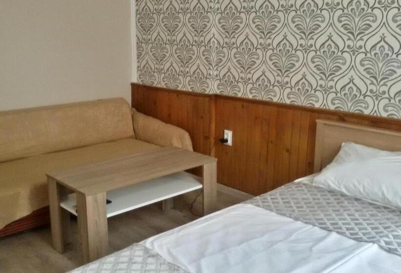 스탠다드 트리픔 룸 공동욕실, Guest Rooms Filipopol