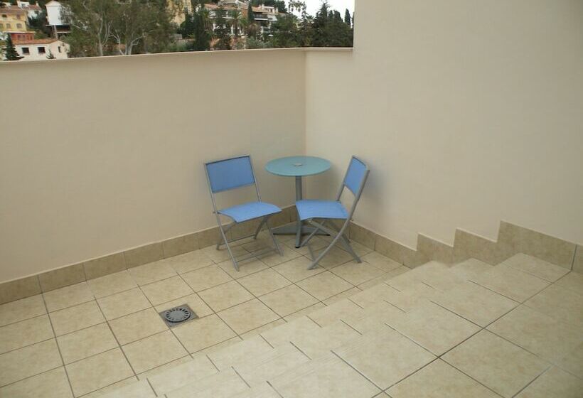 استودیوی لوکس, Apartamentos Doña Carmen