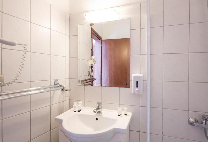 اتاق استاندارد با تخت بزرگ, Akropol