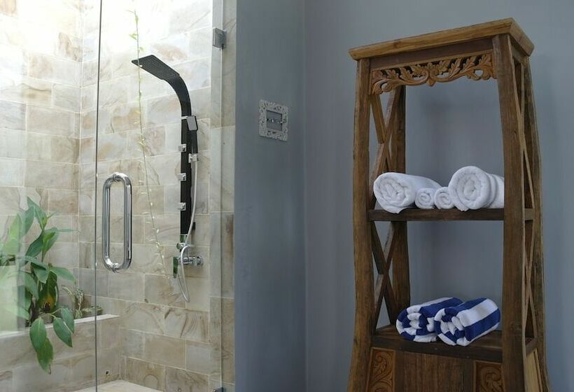 Люкс Вид на Сад, The Suites Lombok