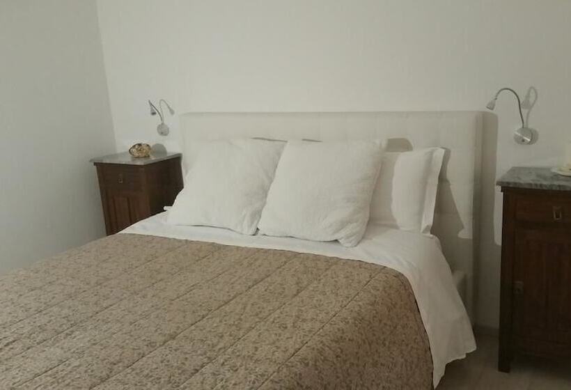 اتاق خانوادگی, Dafne B&b