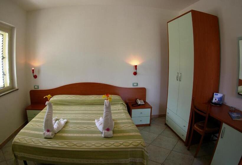 Апартаменты 1 Спальня с Балконом, Graceland Rooms And Suites