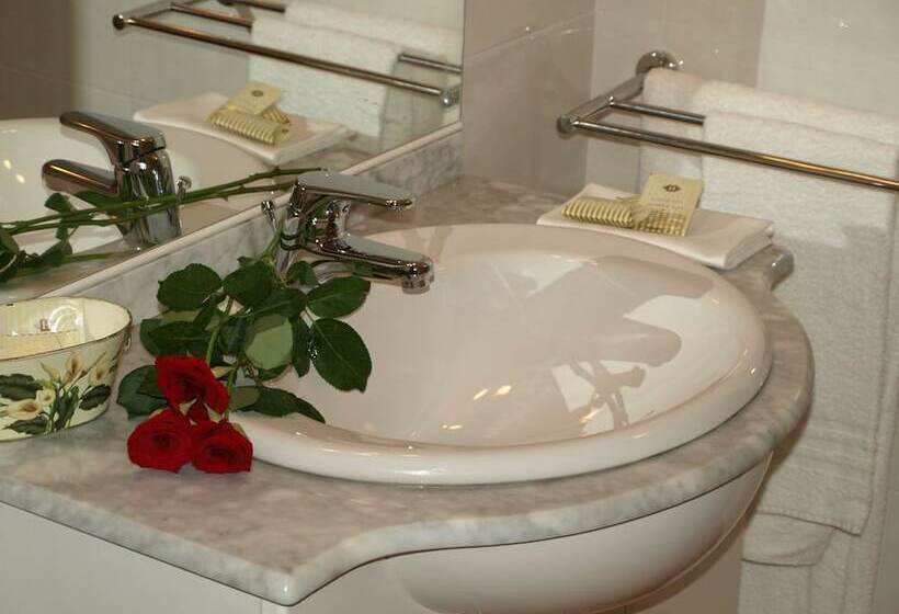اتاق استاندارد یک نفره, Karol