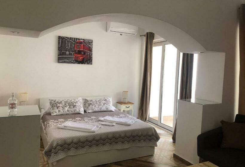 سوئیت با چشم‌انداز, Garni Hotel Tianis