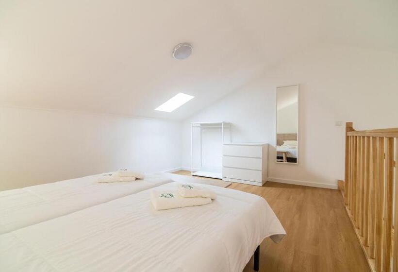 استودیوی لوکس, Passal Hostel