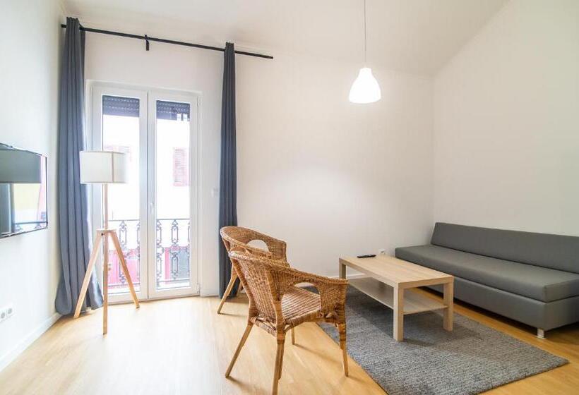 استودیوی لوکس, Passal Hostel