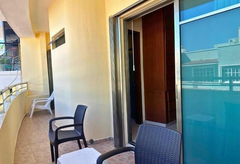 Люкс 3 Спальни, Selina Playa Del Carmen   Hostel