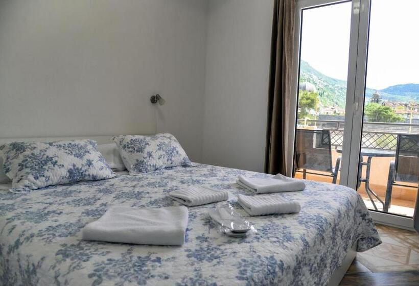 سوئیت با چشم‌انداز, Garni Hotel Tianis