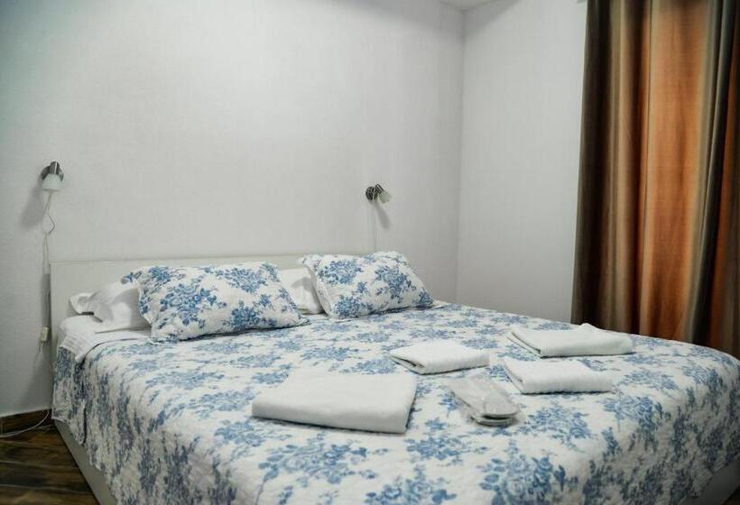سوئیت با چشم‌انداز, Garni Hotel Tianis