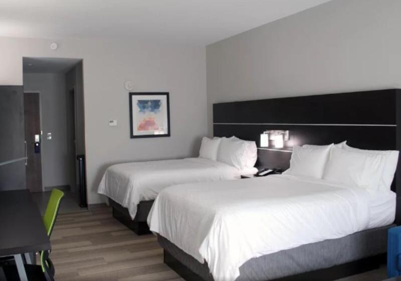 סוויטה מותאמת לאדם עם מוגבלויות, Holiday Inn Express & Suites White Hall, An Ihg