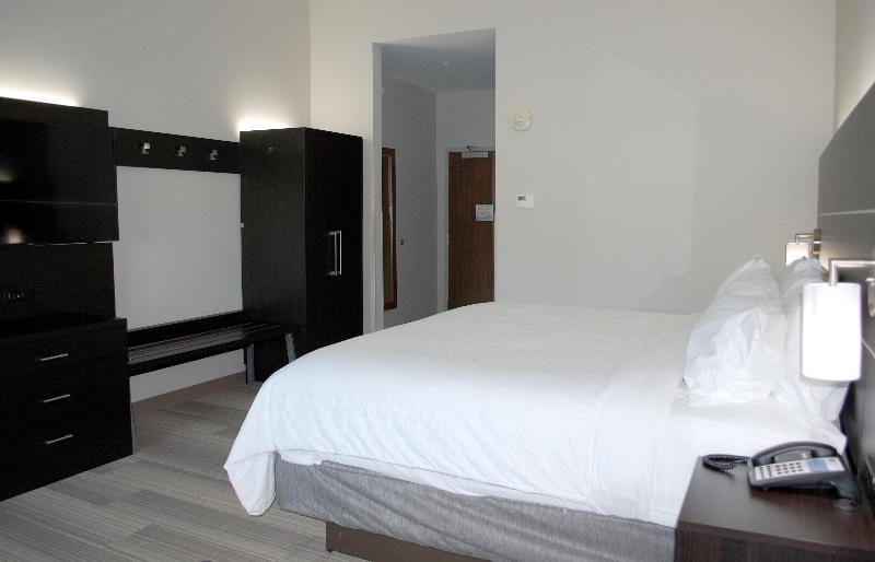 스위트 킹사이즈 침대, Holiday Inn Express & Suites White Hall, An Ihg