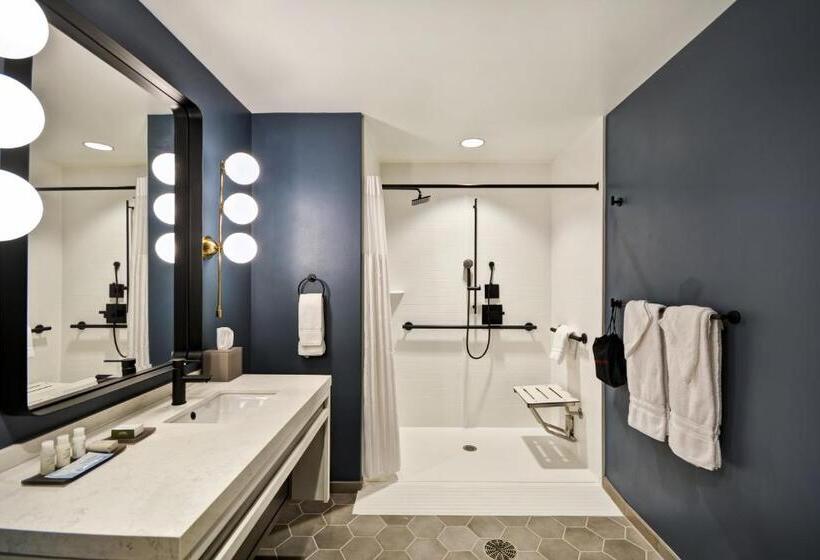 Номер Стандарт Кровать Кинг Адаптированный для Инвалидов, Indigo Kansas City   The Crossroads, An Ihg