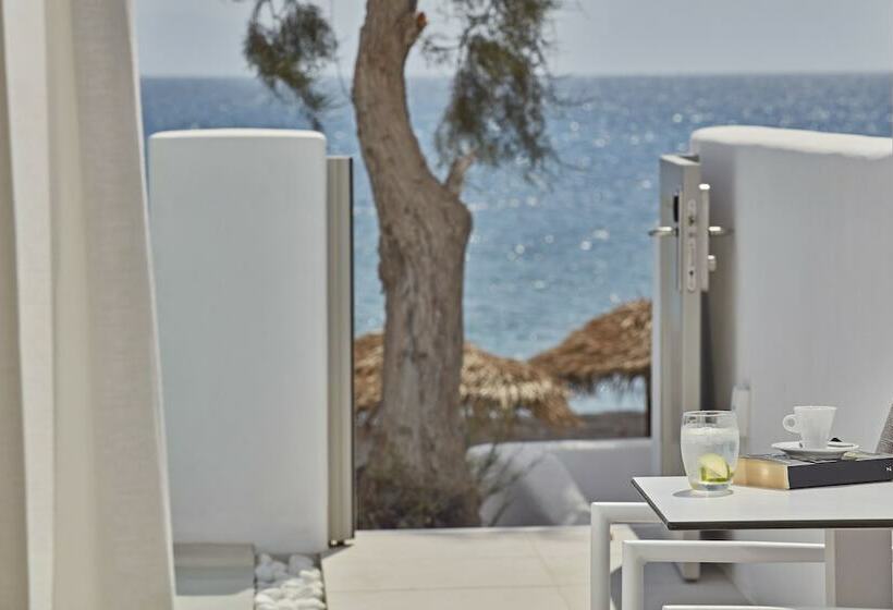 스탠다드 스튜디오, Costa Grand Resort & Spa