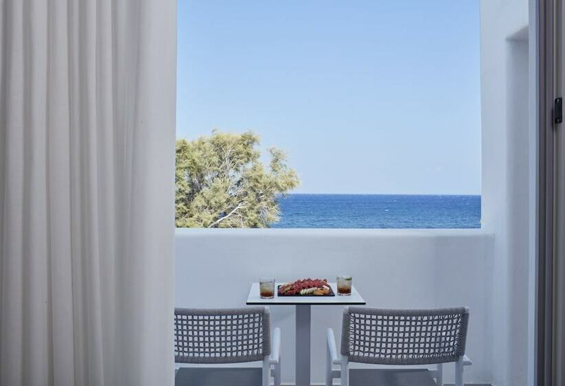 스탠다드 스튜디오, Costa Grand Resort & Spa