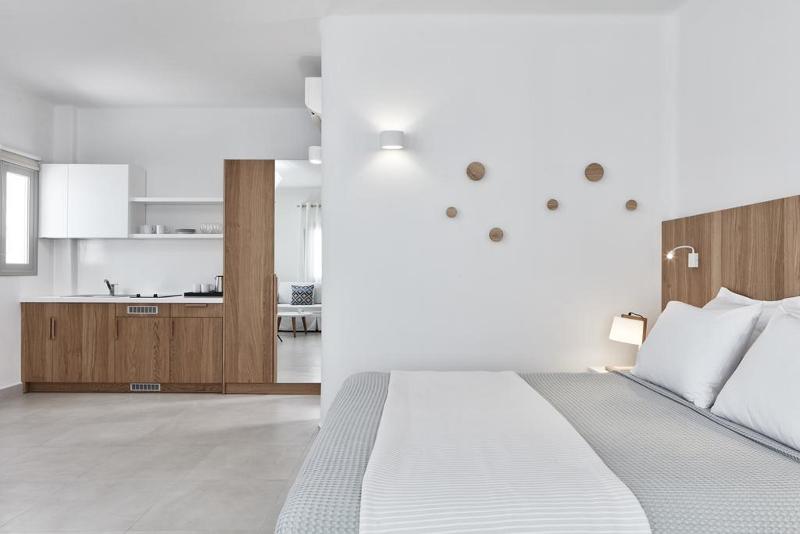 스탠다드 스튜디오, Costa Grand Resort & Spa