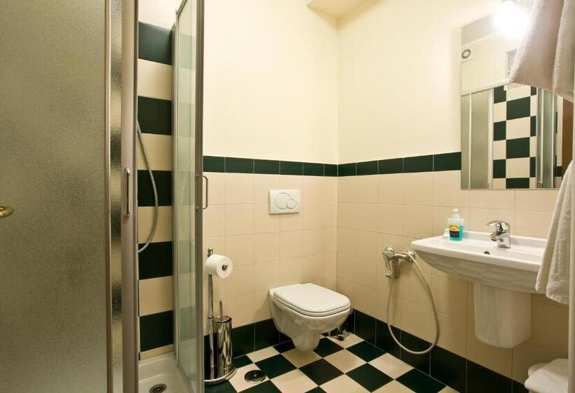 اتاق استاندارد یک نفره, Relax Style House Central Rooms