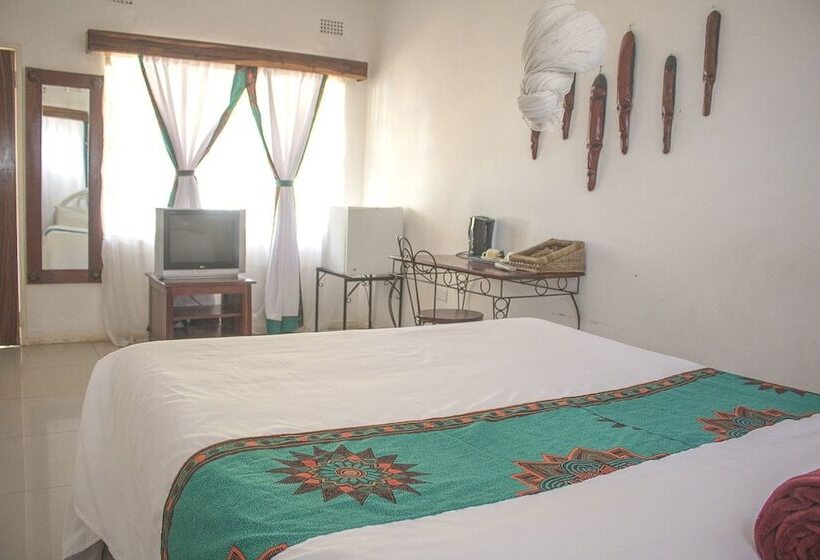 اتاق استاندارد با چشم‌انداز استخر, Chanters Lodge