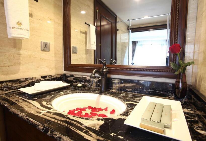 اتاق لوکس با چشم‌انداز دریاچه, Paris Boutique Hotel Sapa